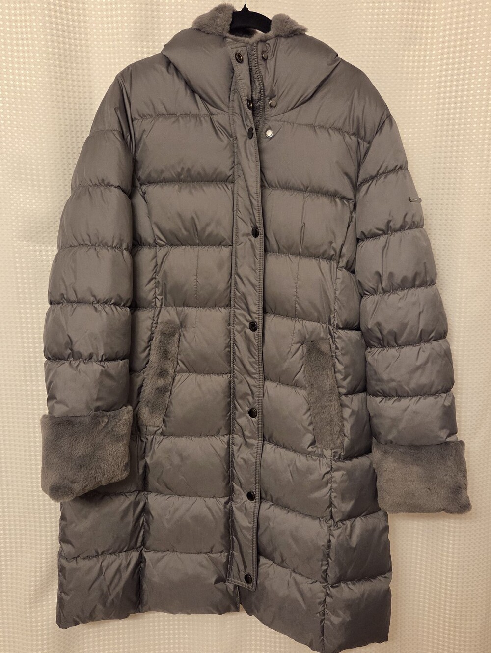 NWOT LAUNDRY by Shelli Segal LA - Grey Puffer